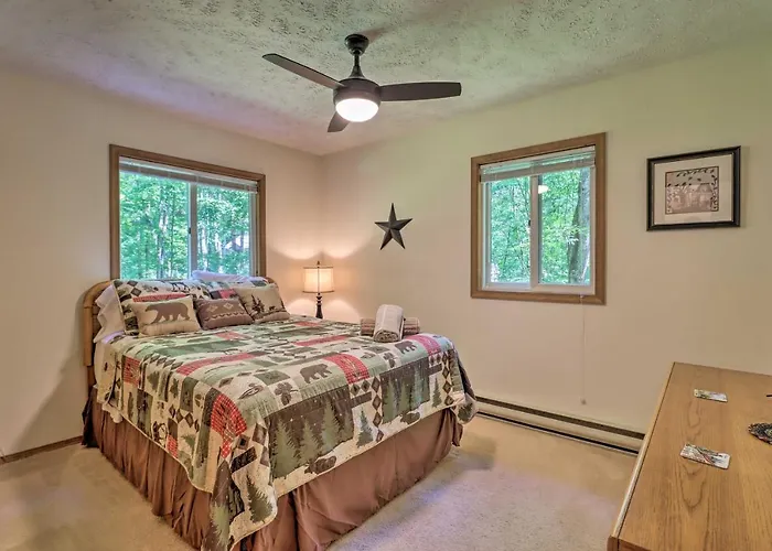 Deck & Resort Amenities: Pocono Lake Home