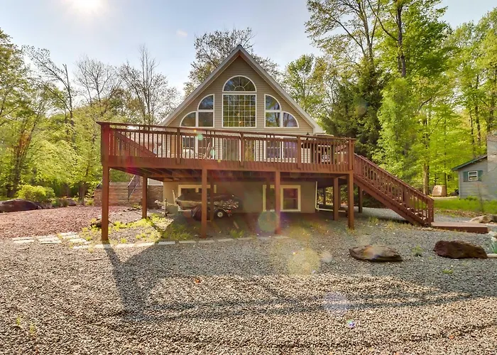 Huge Deck: Stunning Pocono Lake Vacation Rental!