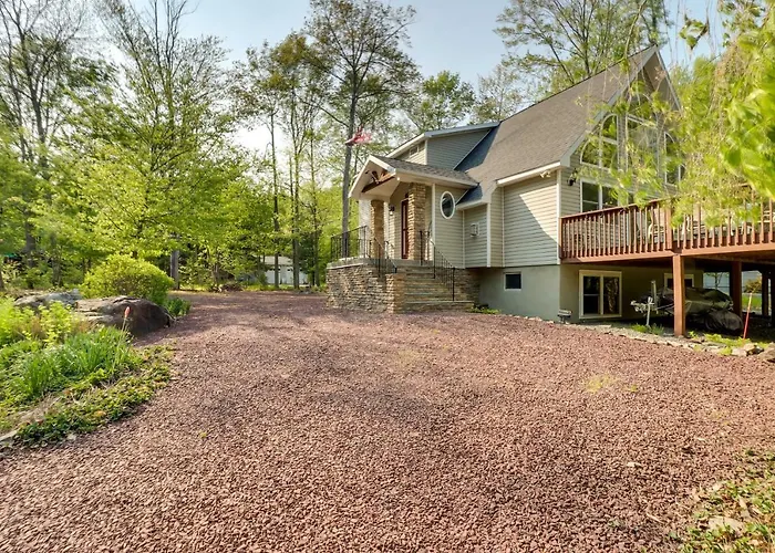 Huge Deck: Stunning Pocono Lake Vacation Rental!
