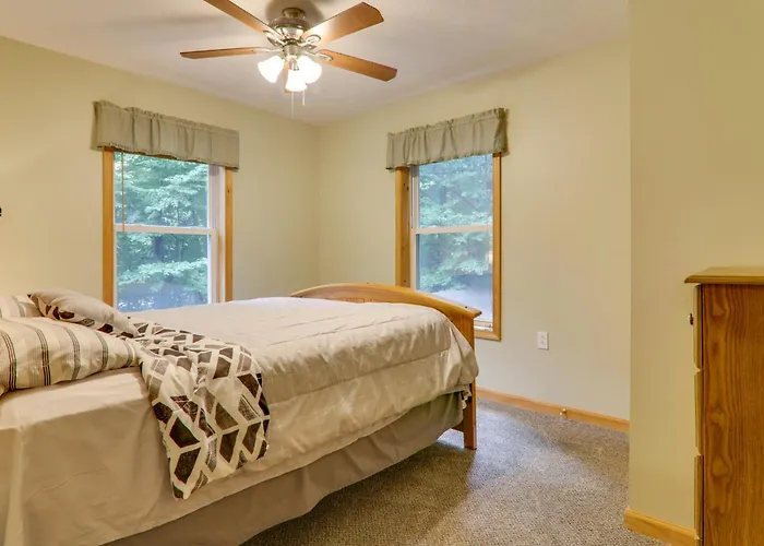 Deck & Resort Amenities: Arrowhead Lake Home!